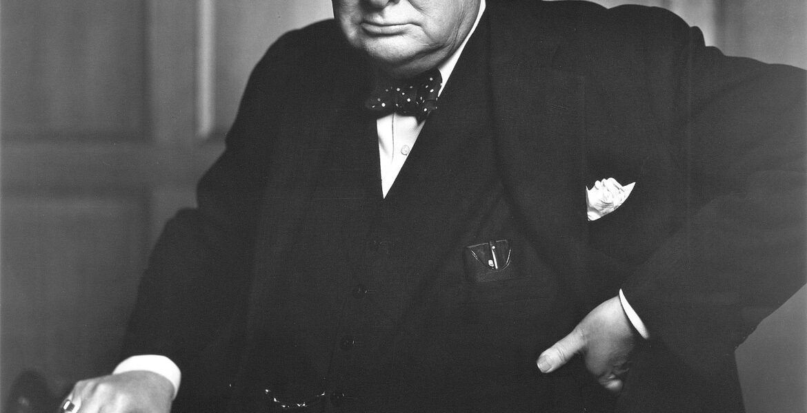 ”The Roaring Lion” , fotograferad av Yousuf Karsh i Kanadas parlament, 1941 – Creative Commons Attribution 2.0 Generic