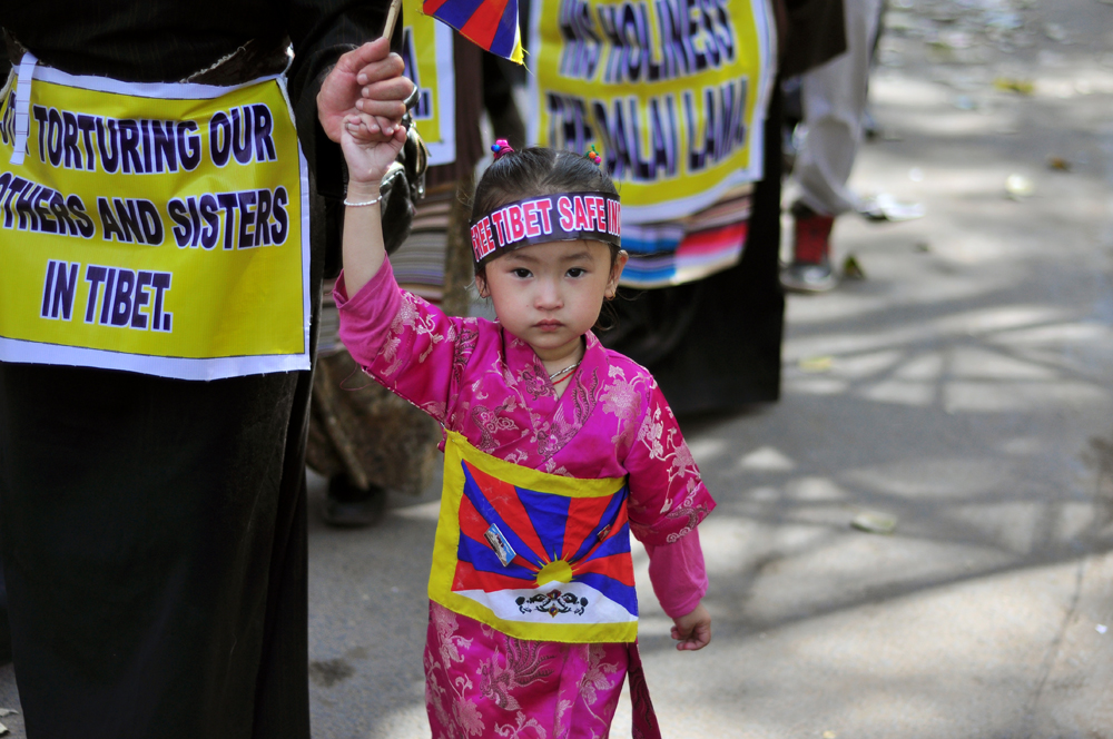 Demonstration i Delhi för frihet i Tibet.