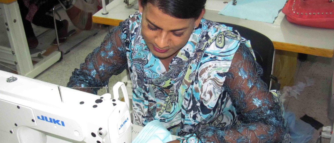 Det är vanligt att transpersoner arbetar i textilfabriker i Pakistan. Foto: Irfan Ahmed | IPS