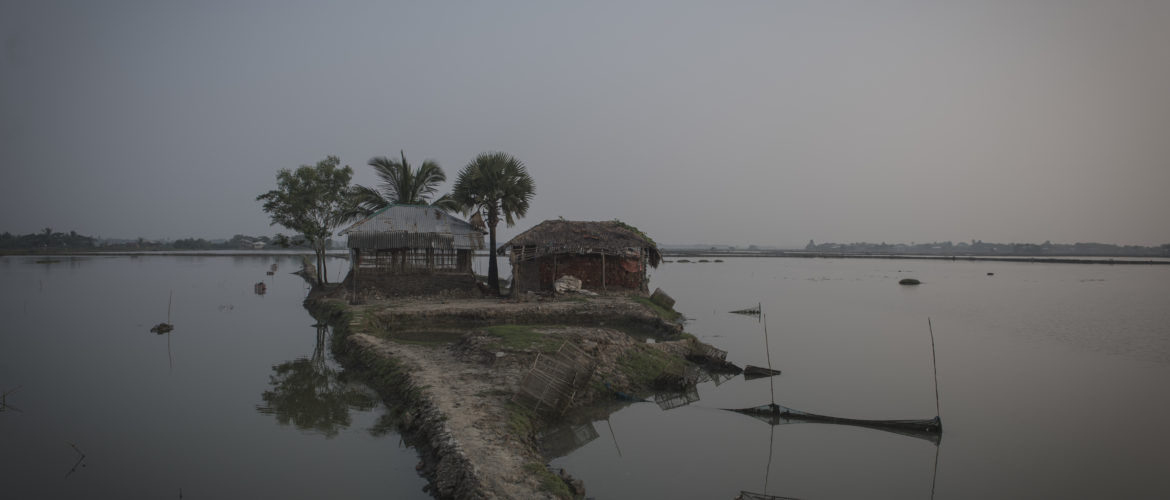 Gabura är en ö belägen i södra Bangladesh, just på gränsen till ﬂoddeltat Sundarban. Ön är hem åt 44 000 människor. Foto Troy Enekvist.