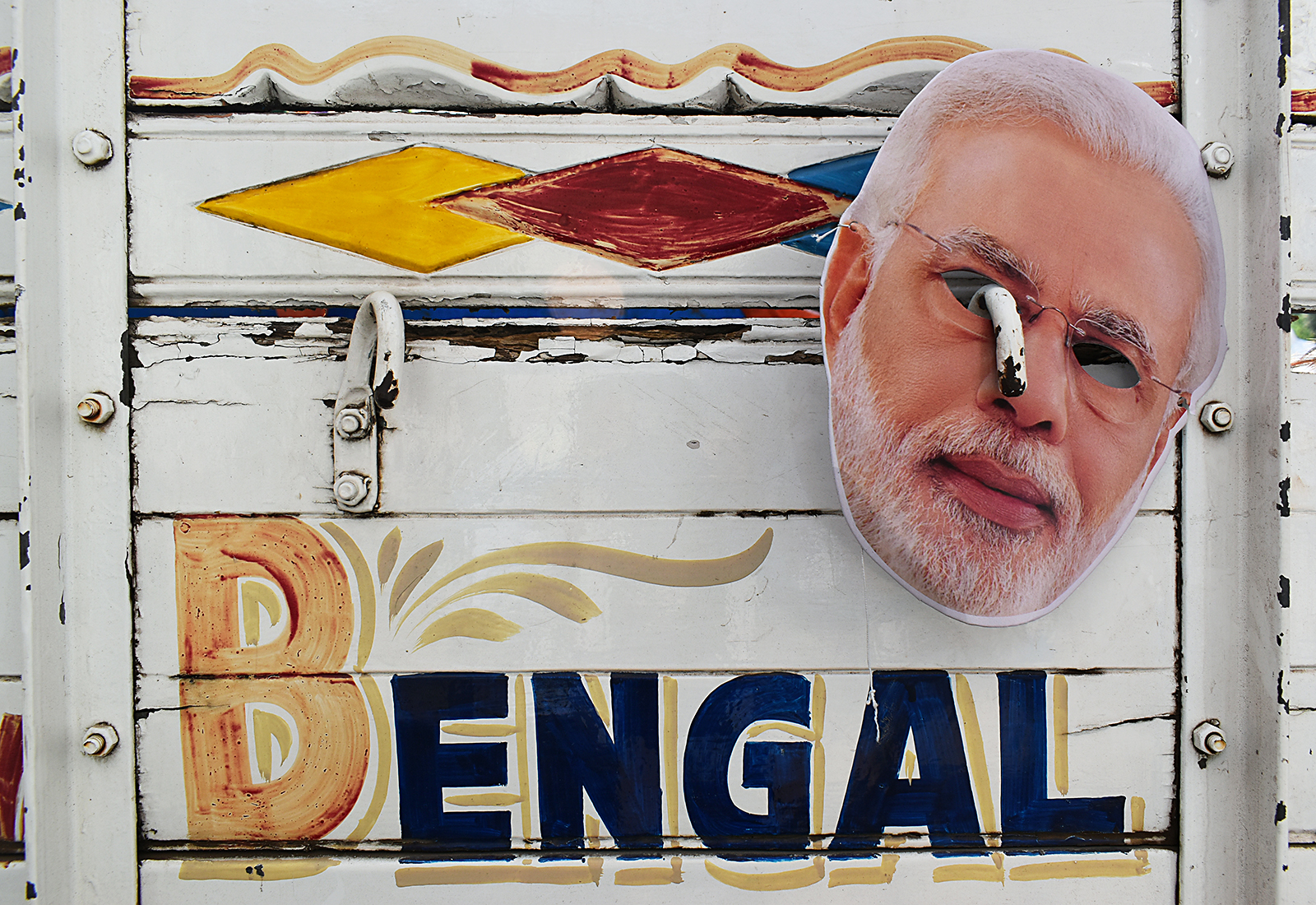 Mask föreställande Modi på lastbil i Kolkata