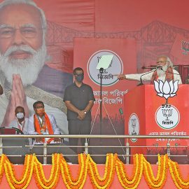 Modi kampanjar i Västbengalen den 12 april 2021