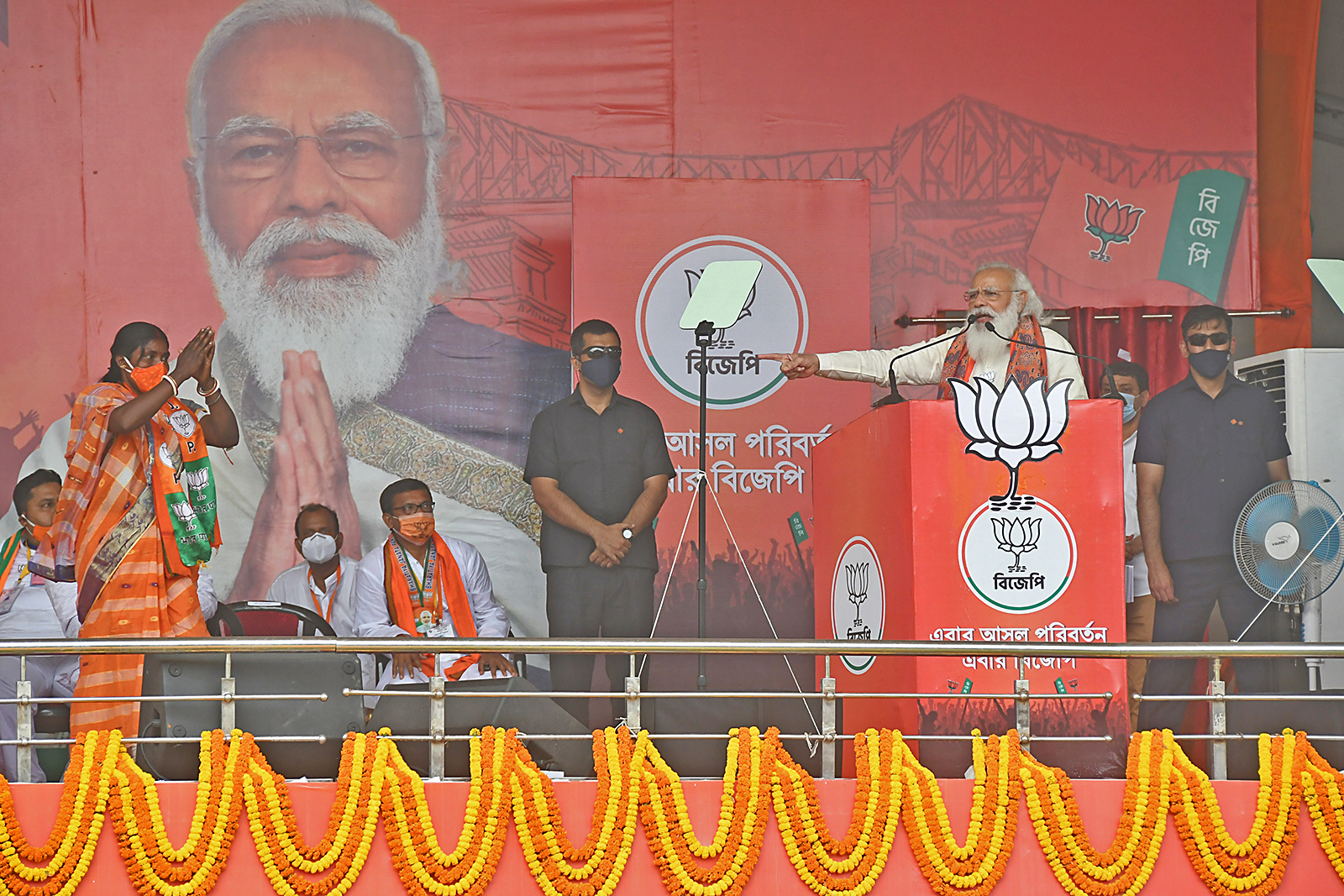 Modi kampanjar i Västbengalen den 12 april 2021