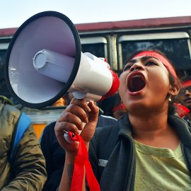 Aktivist i Kolkata protesterar mot Indiens nya medborgarskapslagar