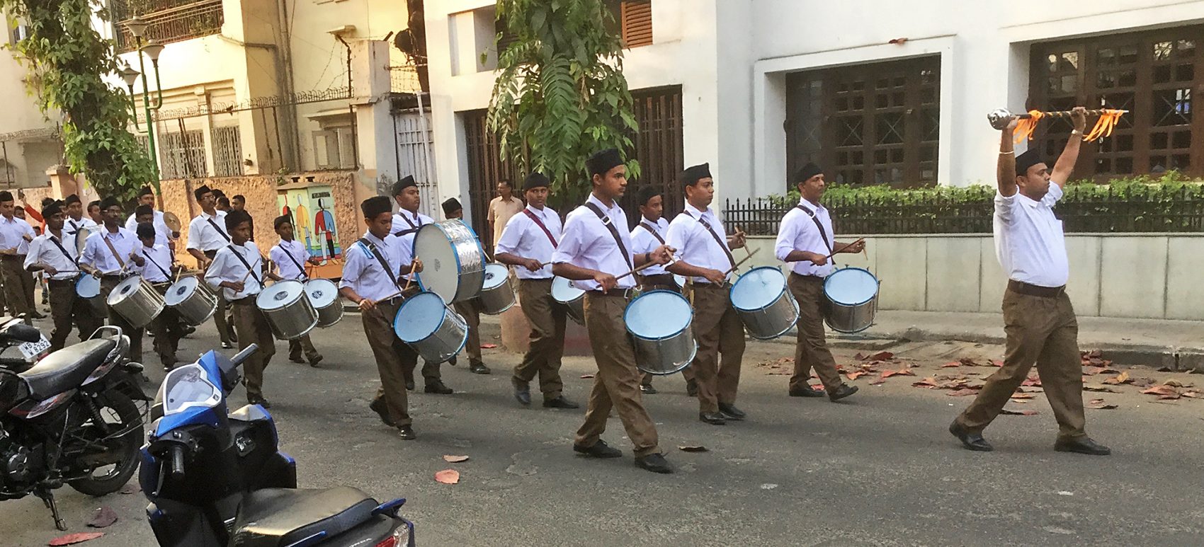 RSS paraderar i Kolkata
