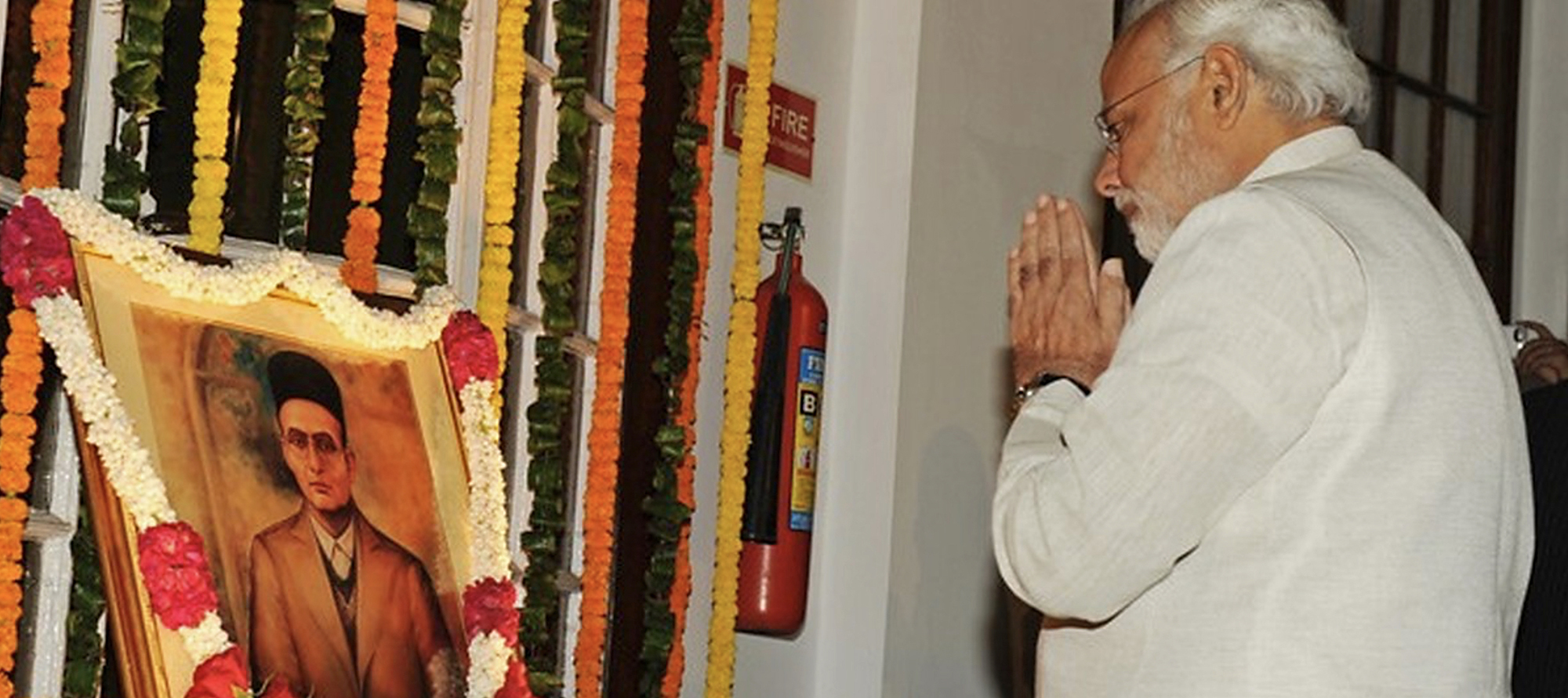 Premiärminister Modi hedrar Savarkar