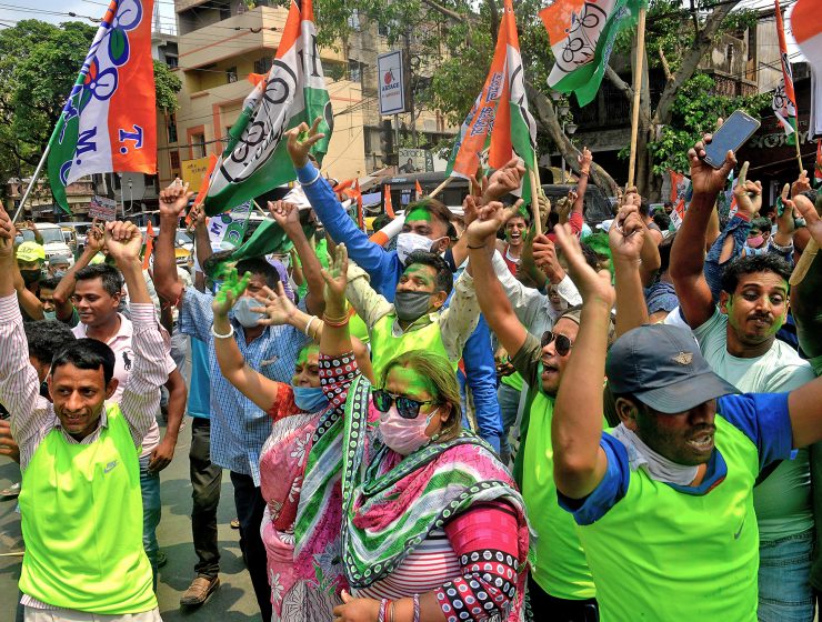 Supportrar till partiet TMC firar i Västbengalen