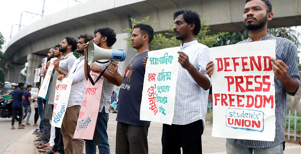 Studenter i Dhaka protesterar den 16 juni 2023 efter mordet på journalisten Golam Rabbani Nadeem