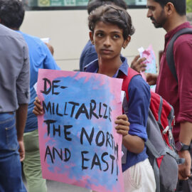 Deltagare i Freedom Pride Parade i Colombo i juni 2023. Tillfälle att även ta upp sådant som rör andra rättighetsfrågor på ön.