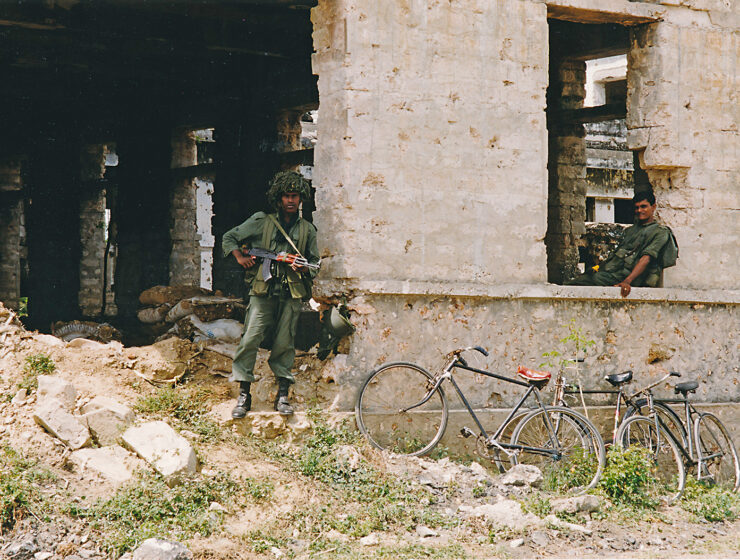 Det nedbrända biblioteket i Jaffna, 1999