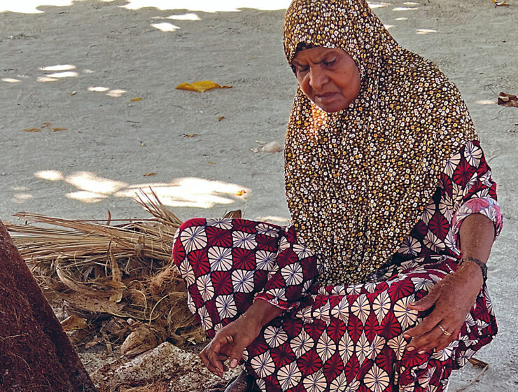 En kvinna på ön Rakeedhoo