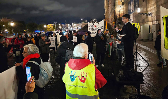 Demonstration vid Mynttorget i Stockholm den 28 oktober 2025.