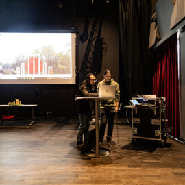 Förberedelser inför presentationen på Internationella modersmålsdagen.