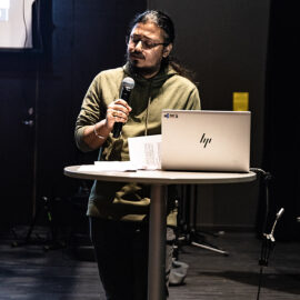 Pranto Palash talade i Bergsjön på Internationella modersmålsdagen 2026.