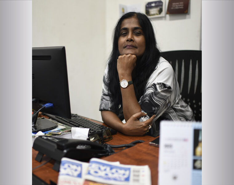 Sulochana Ramiah Mohan är biträdande redaktör och prisvinnande journalist vid Ceylon Today i Colombo. Bild från 2025.