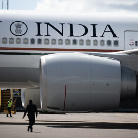 På officiellt uppdrag för Indien.