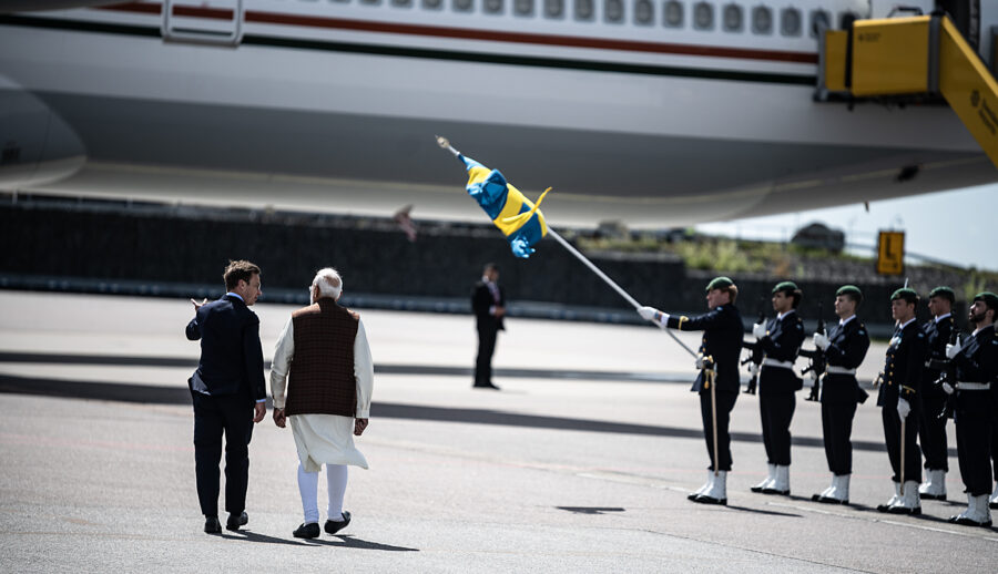 Narendra Modi har tagit mark på Landvetters flygplats utanför Göteborg.
