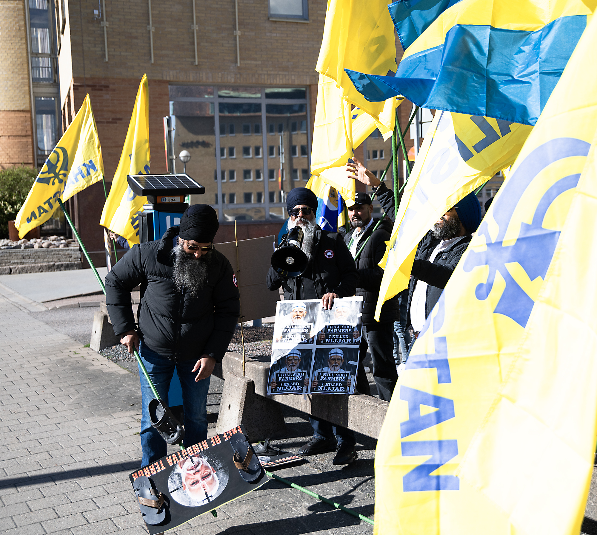 Röster höjdes för ett fristående Khalistan –ett tjugotal sikher protesterade mot Modis besök.