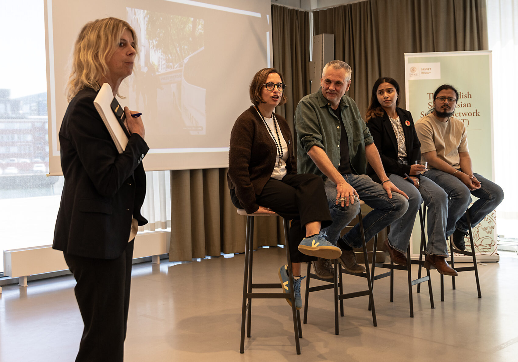 Catarina Kinnvall var moderator under panelsamtalet, där Naila Saleem, Erik Larsson Lubna Hawwa och Pranto Palash diskuterade situationen i regionen och de enskilda länderna.
