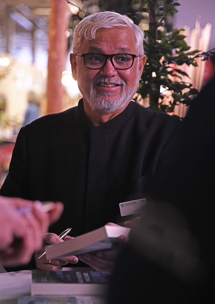 Amitav Ghosh vid Bokmässan i Göteborg 2022, där han bland annat deltog i ett seminarium med Sydasien.