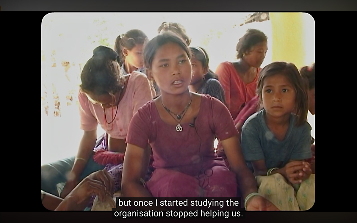 Scen i dokumentären Död åt kungen: en av många intervjuer med unga nepaleser.