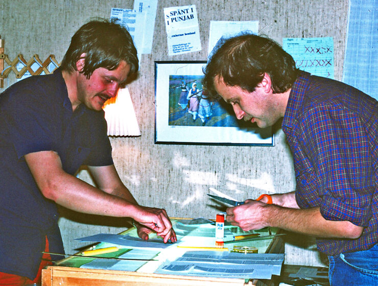 Lars Eklund tillsammans med Thomas Bibin under en ”monteringshelg” i stugan i Vassbotten.