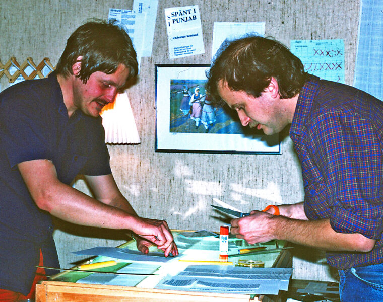 Lars Eklund tillsammans med Thomas Bibin under en ”monteringshelg” i stugan i Vassbotten.