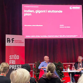 Erik Larsson, talesperson för Reportrar utan gränser (RUG) i Sverige, samtalar kring situationen för medierna i Indien med Sydasiens redaktör Johan Mikaelsson.
